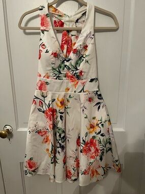 City Studio White Floral Dress with pockets and adorable bow in back Accent